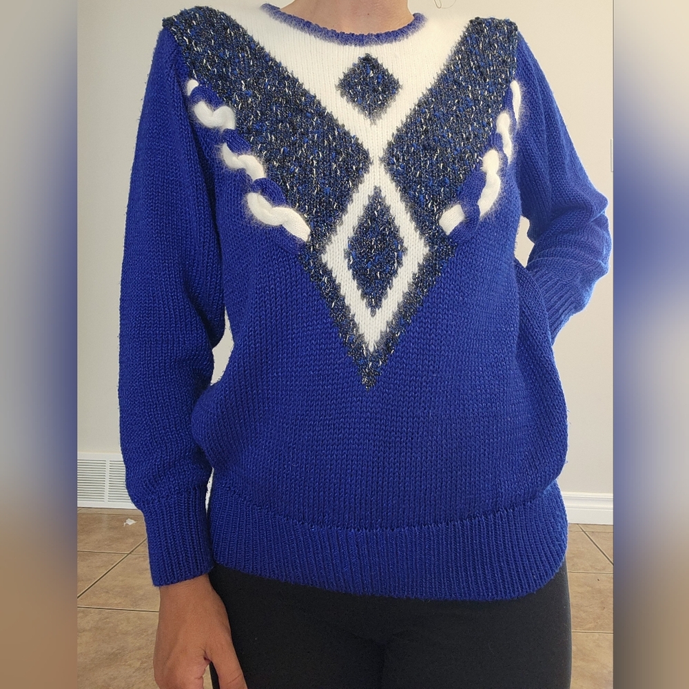 Source Unknown Blue and White Crew Neck Sweater with Geometric Pattern